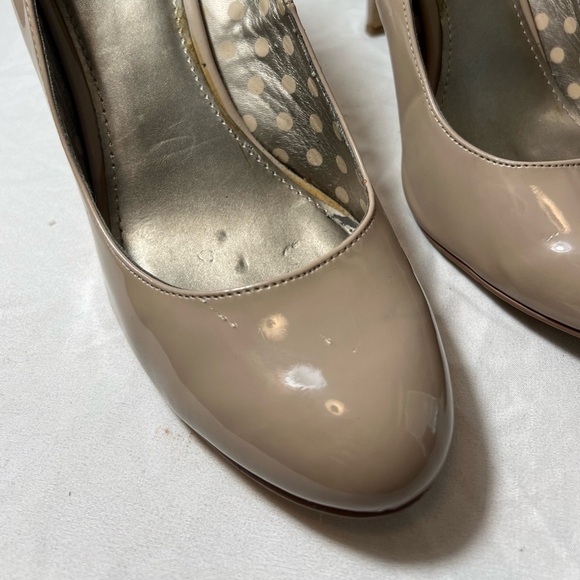 Fergalicious by Fergie Nude Patent Leather Pumps - Size 9 - Picture 8 of 9